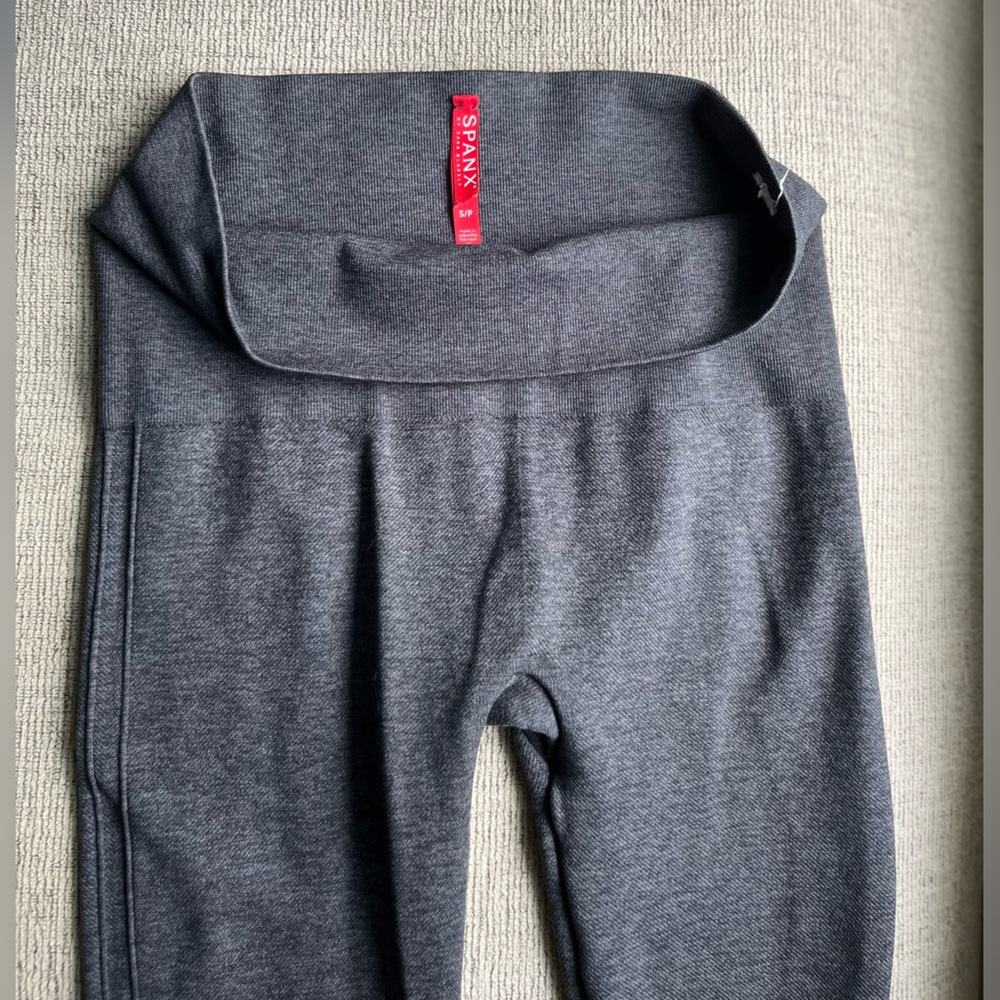 Women’s Spanx leggings size small.